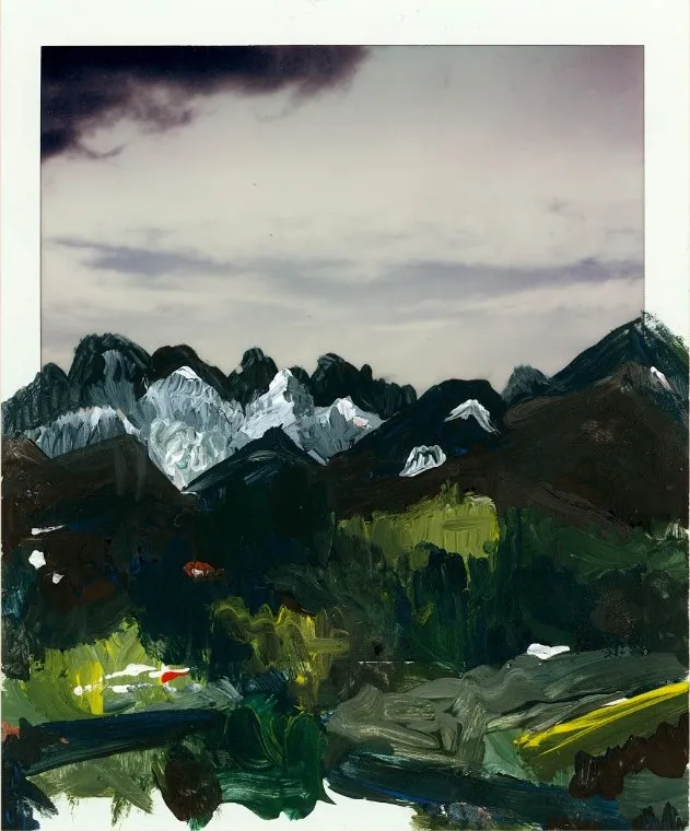 Paisaje pintado de montañas y prado sobre fotografía